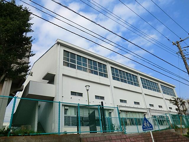 Junior high school. 596m to Yokohama Municipal Sakaigi junior high school