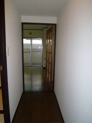 Entrance. Entrance ・ Corridor