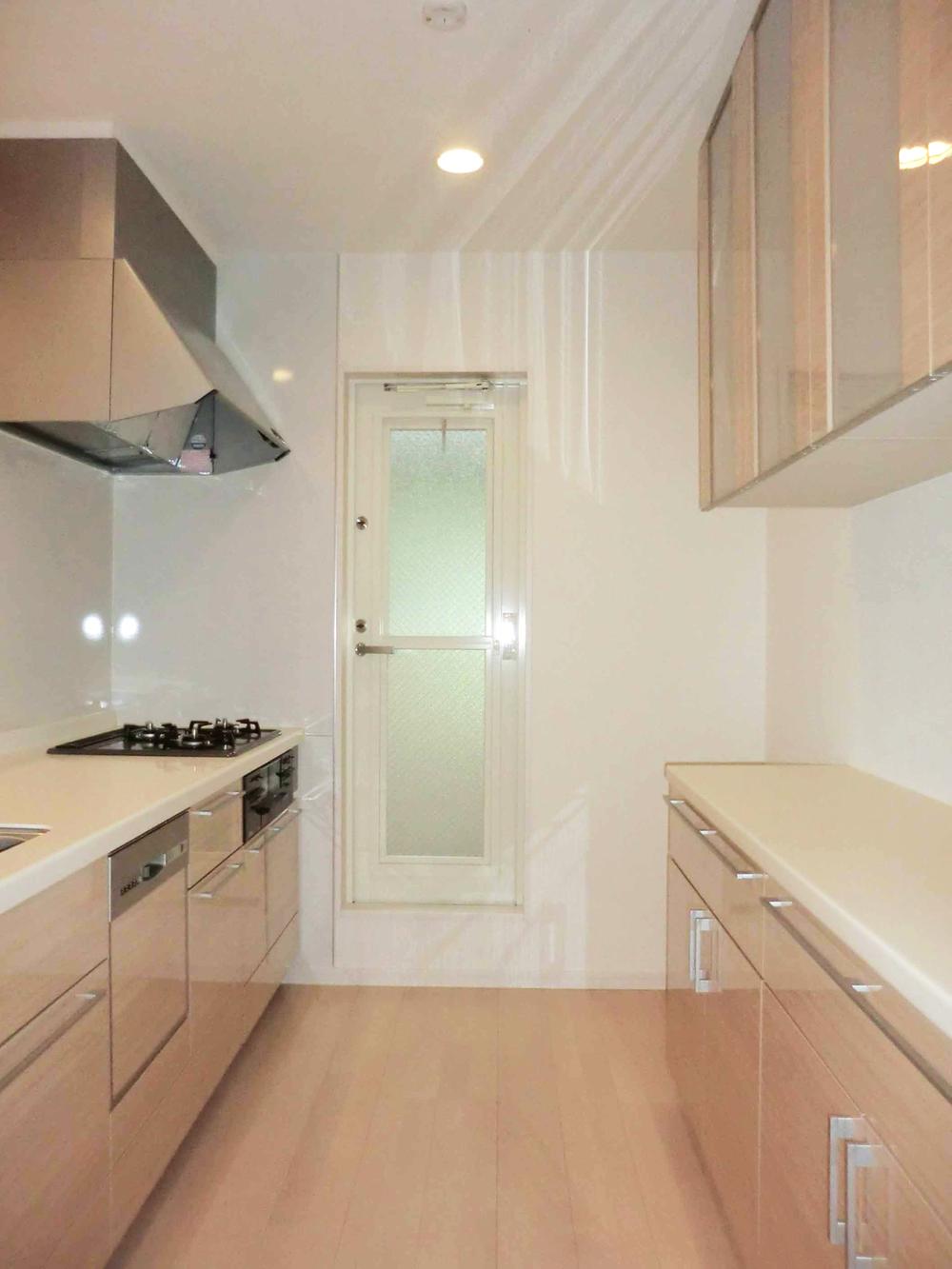 Same specifications photo (kitchen)