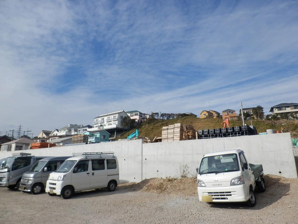 Hill photo. Second stage, The third phase will be to here! South terraced! All rooms are newly built single-family of south-facing!