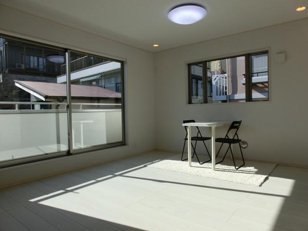 Living. Local (12 May 2013) Shooting