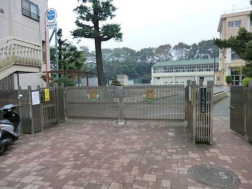 Primary school. 1269m to Yokohama Municipal Mitsuzawa Elementary School