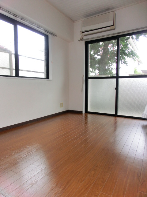 Living and room. Tsukimidai Hills indoor photo