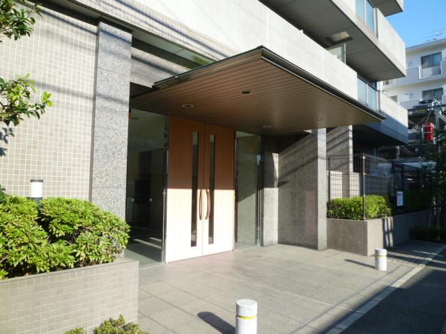 Entrance. Common areas