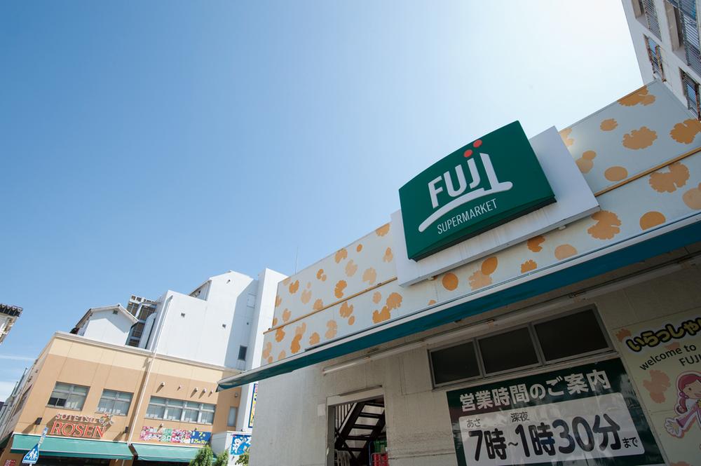 Supermarket. Fuji until Kamihoshikawa shop 640m