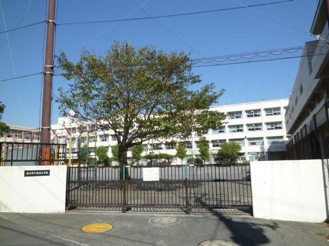 Primary school. 940m to Yokohama Municipal Sakamoto Elementary School