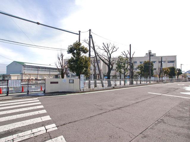 Primary school. 1355m to Yokohama Municipal Kamisugeda Elementary School