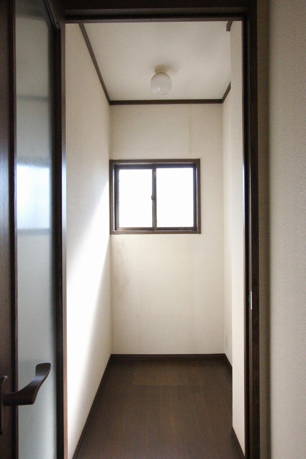Other introspection. Second floor storeroom