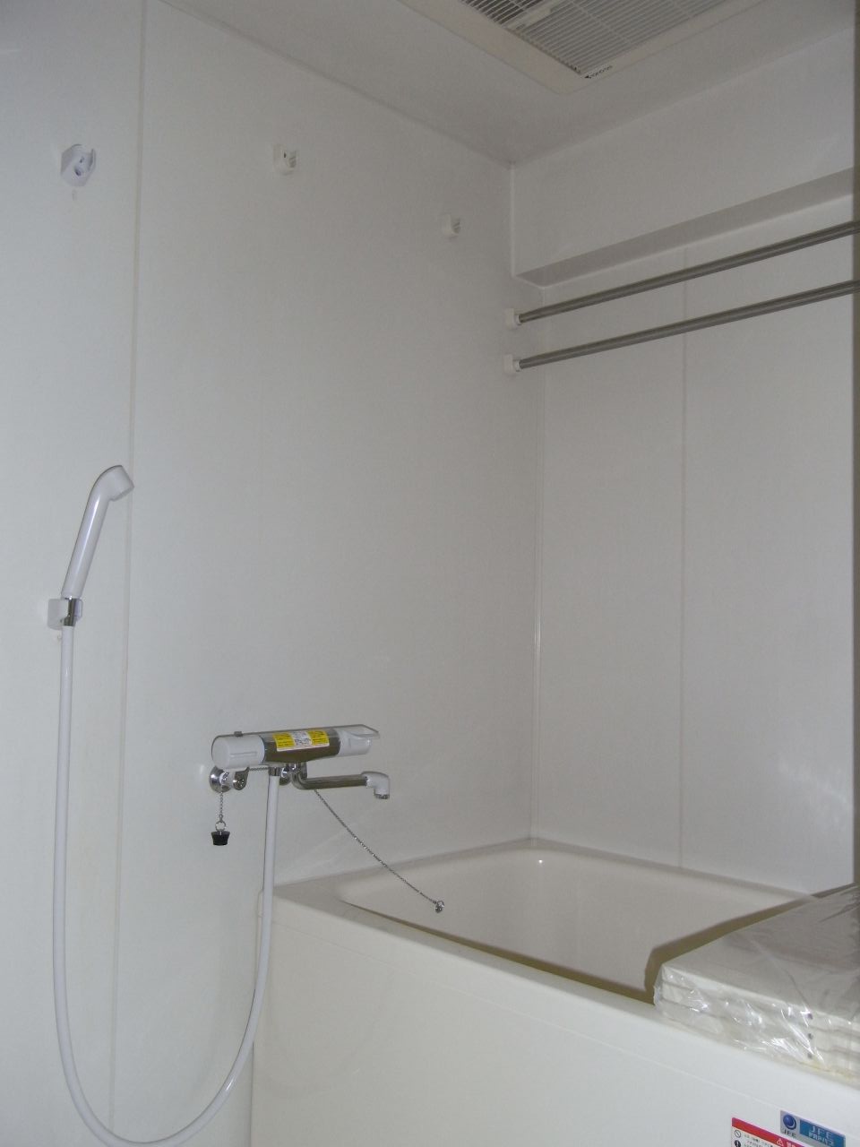 Bath. Reheating function Automatic hot water clad function With bathroom dryer