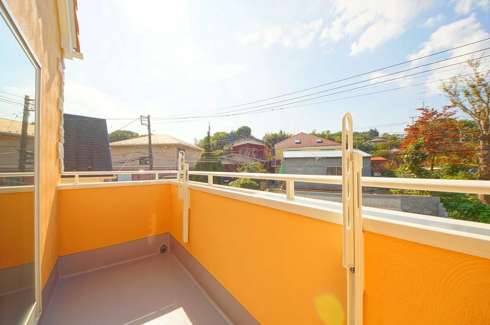 Balcony. Local (11 May 2013) Shooting, Easy-to-use balcony of the wide span.