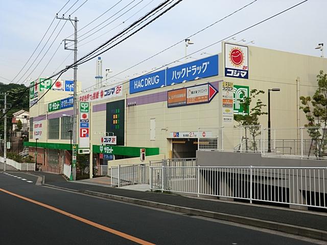 Supermarket. 670m until the Summit store Gontazaka Square store