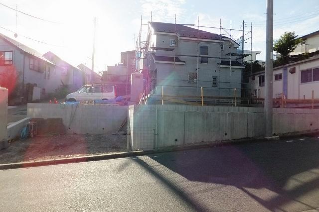 Local photos, including front road. Local (October 8, 2013) Shooting