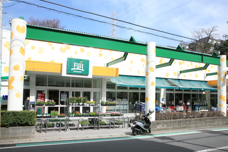 Supermarket. 391m until Fuji Arai Machiten (super)