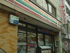 Convenience store. 740m to Seven-Eleven (convenience store)