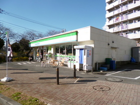 Convenience store. 450m to Family Mart (convenience store)