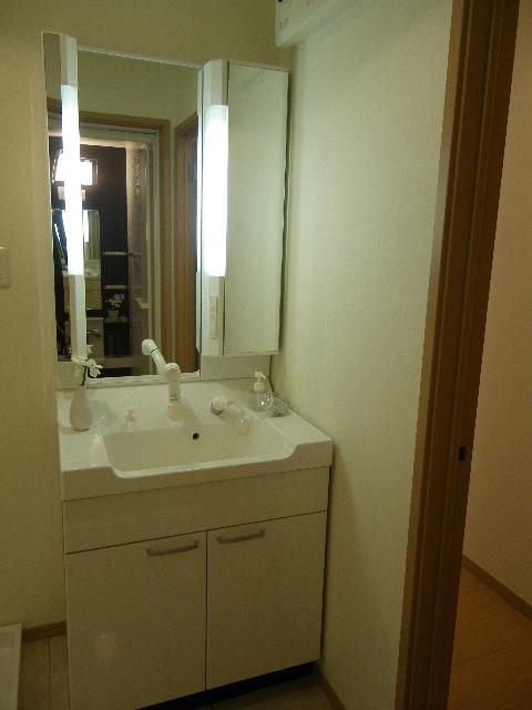 Wash basin, toilet