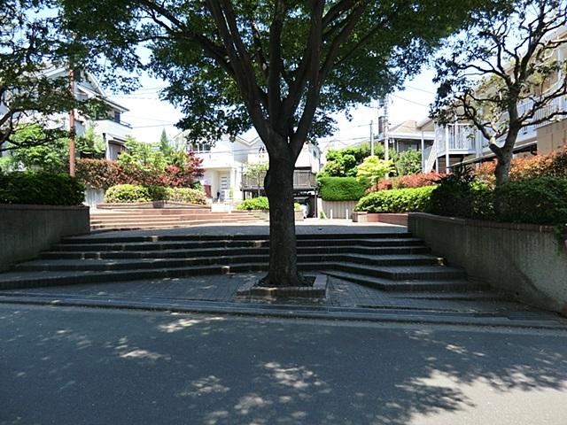 park. 500m to San' Sawaue-cho Square Park