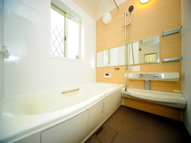 Bathroom. Spacious at 180 × 180