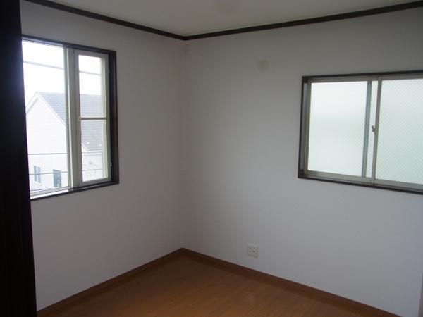 Non-living room. 3 Kaiyoshitsu 4.5 Pledge