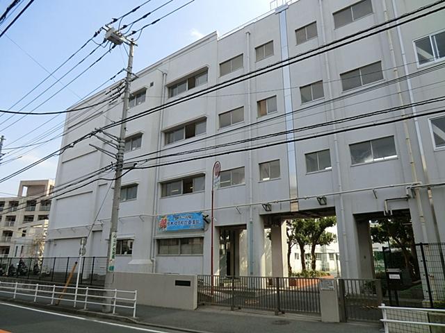 Junior high school. 524m to Yokohama Municipal Sakaigi junior high school