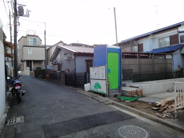 Local photos, including front road. Local (11 May 2013) Shooting