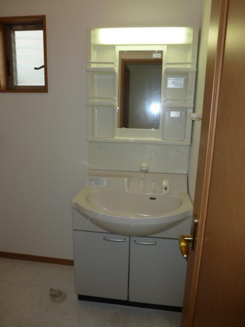 Wash basin, toilet. Indoor (July 2013) Shooting