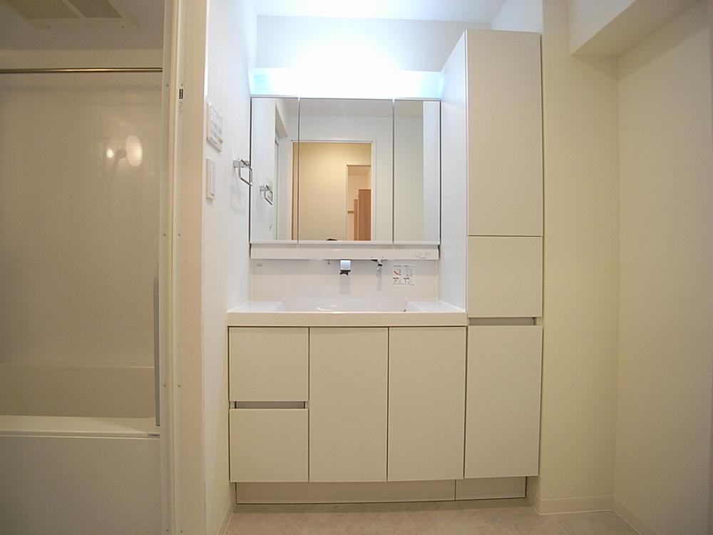 Wash basin, toilet. Indoor (12 May 2013) Shooting