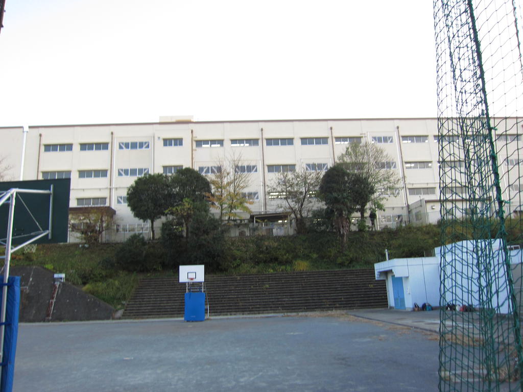 Junior high school. Kamisugeda 1155m until junior high school (junior high school)