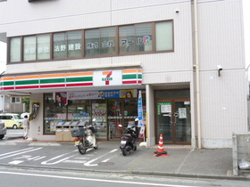 Convenience store. 580m to Seven-Eleven (convenience store)