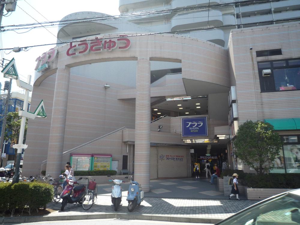 Shopping centre. Tokyu shopping convenient near 830m shopping center to