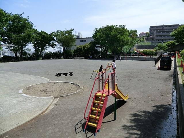 park. Children delight in the vicinity 230m park until Nakahara park