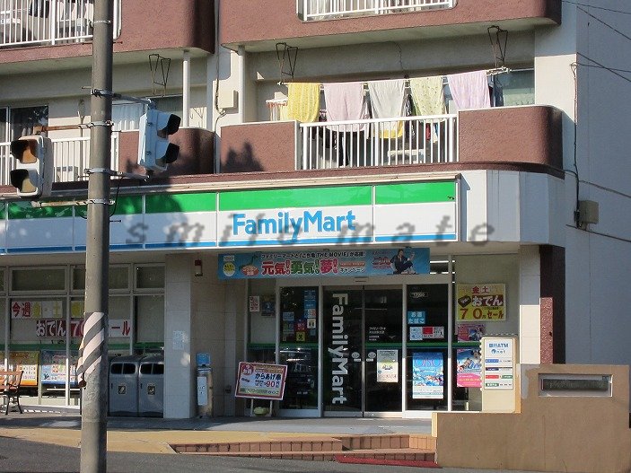 Convenience store. Family - 610m to Mart (convenience store)