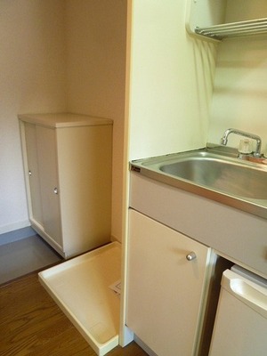 Kitchen. There yard indoor washing machine