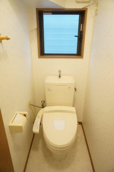 Toilet. Second floor Comfortable with Washlet