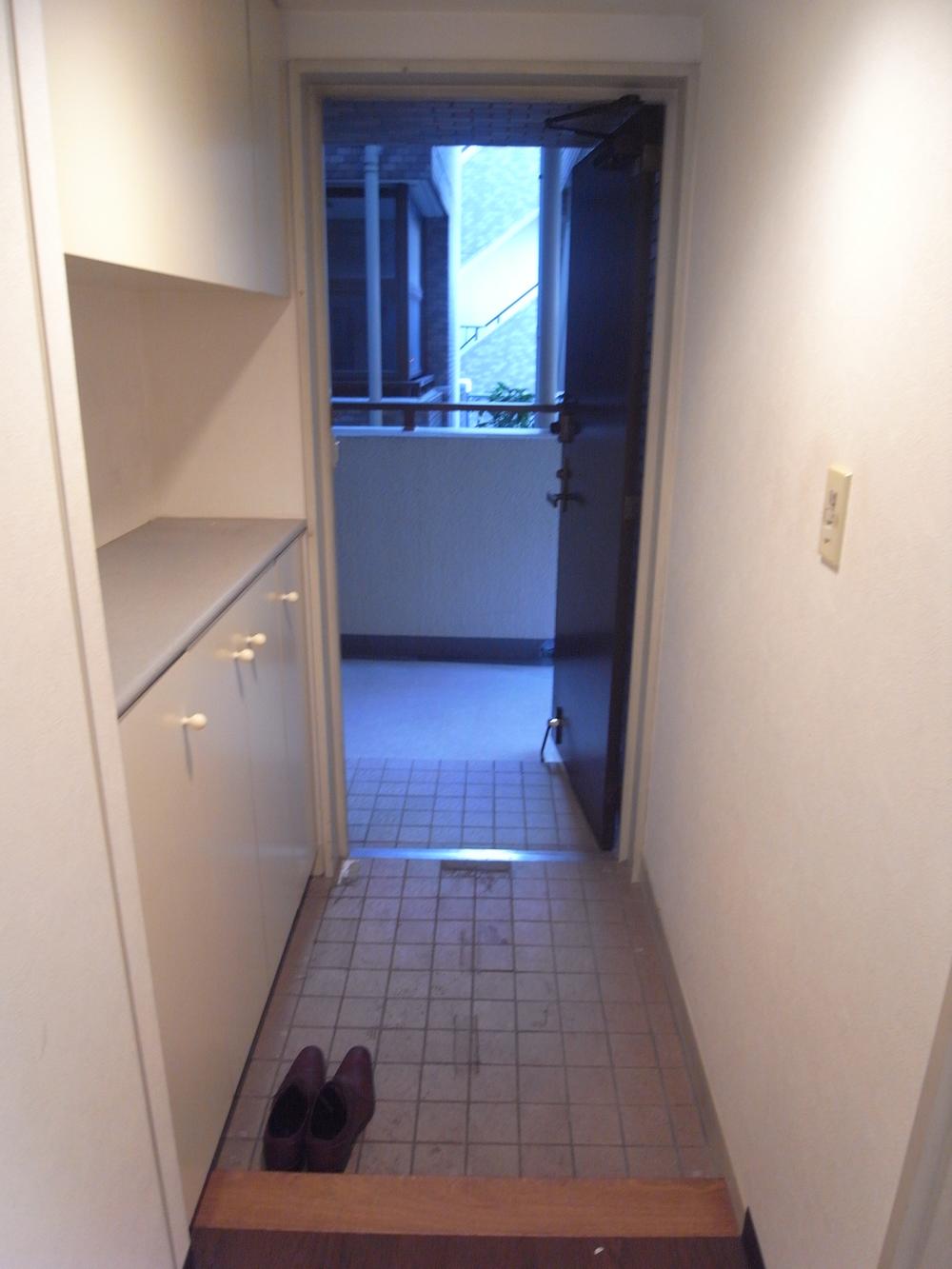 Entrance. Local (11 May 2013) Shooting