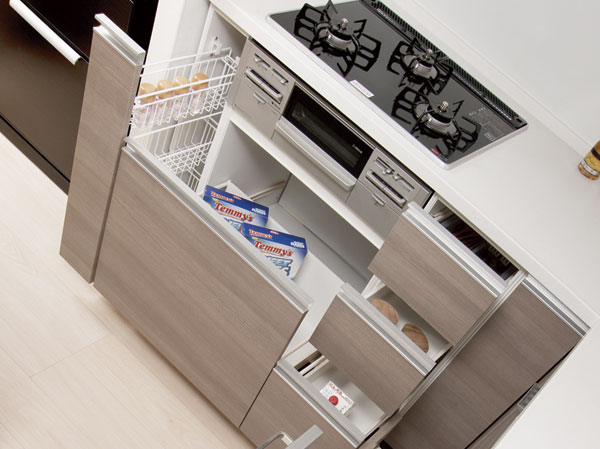 Kitchen.  [Soft-close mechanism with sliding kitchen storage] Under the kitchen storage is, Since sliding to retrieve also easily, such as pan, which closed in the back.  ※ Under the sink and a corner portion is hinged door.