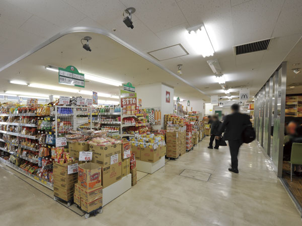 Surrounding environment. Tsurukame Shinsugita store (about 530m ・ 7-minute walk)