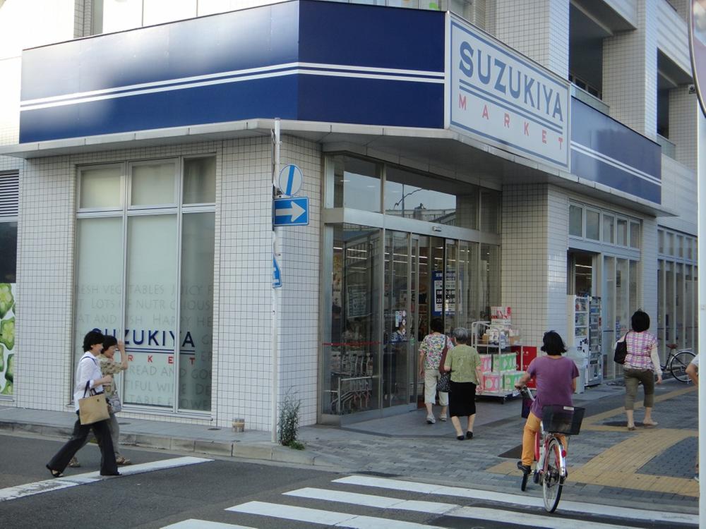 Supermarket. Suzuki and up to 1600m isogo station before Super