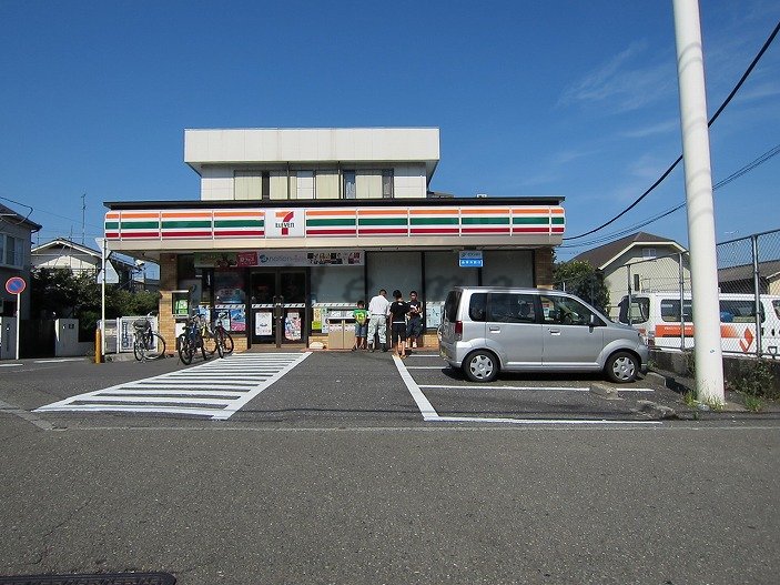 Convenience store. Seven-Eleven Yokohama Yokodai 4-chome up (convenience store) 500m