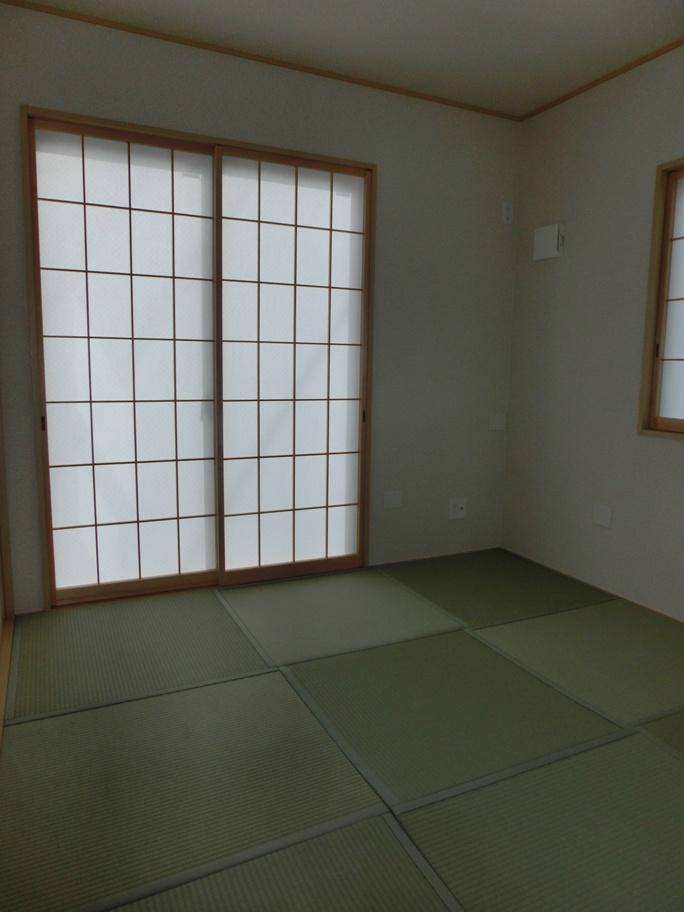 Non-living room. Living adjacent of Japanese-style room 4.5 quires