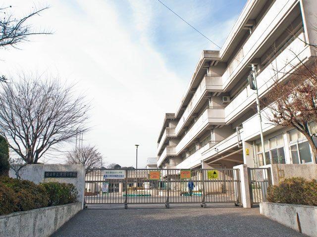 Primary school. 540m to Yokohama Municipal Takigashira Elementary School