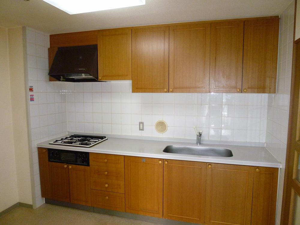 Kitchen. Kitchen spacious 5.2 Pledge
