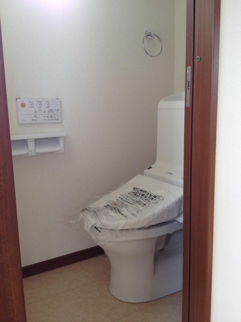 Toilet. A Building Indoor (October 8, 2013) Shooting