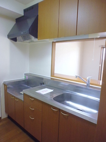 Kitchen. Two-burner gas stove installation Allowed ・ Popular face-to-face kitchen