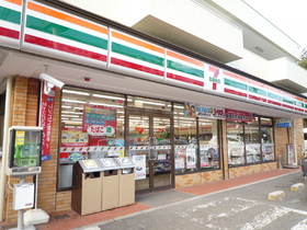 Convenience store. 380m to Seven-Eleven (convenience store)