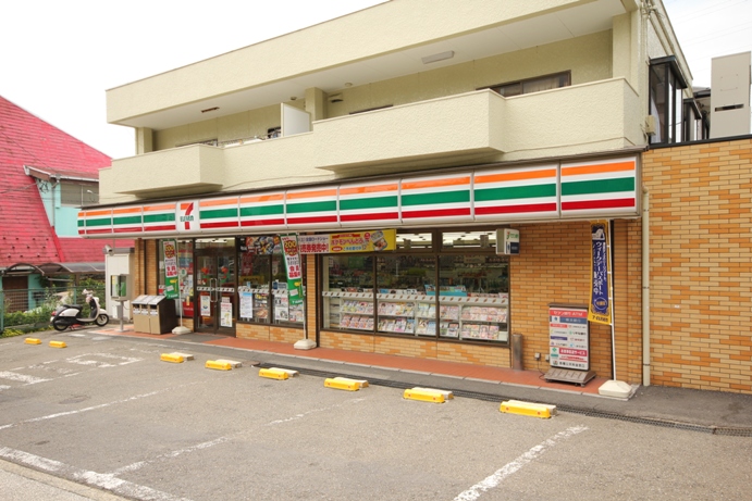 Convenience store. 215m to Seven-Eleven (convenience store)