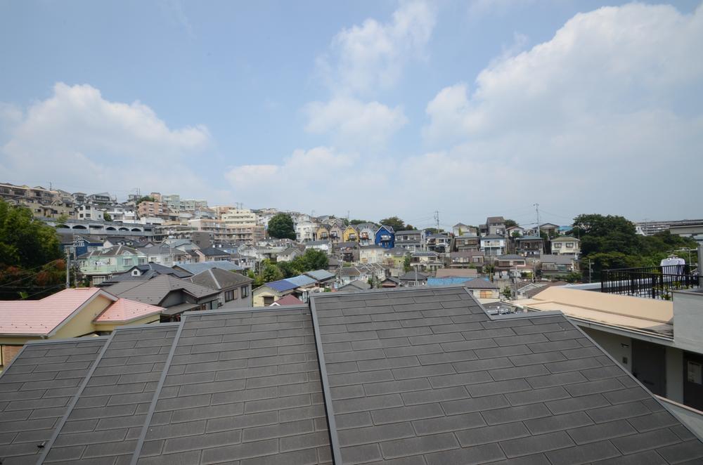View photos from the dwelling unit. View from the site (August 2013) Shooting