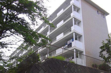 Local appearance photo. Lush grounds boasts.