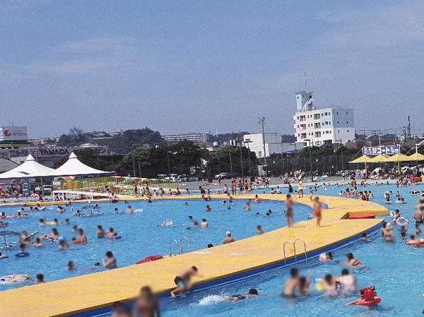 Surrounding environment. Yokohama pool Center (about 550m ・ 7-minute walk)