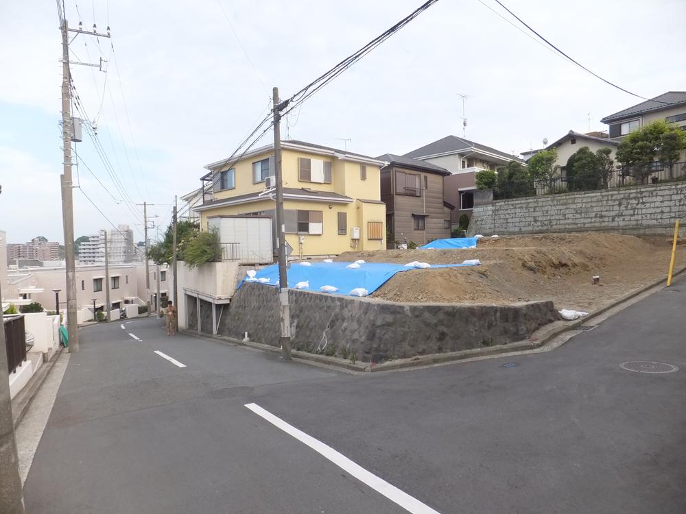 Local photos, including front road. Since the first kind low-rise exclusive residential area, There is no tall buildings in the surrounding area, Residential area of calm atmosphere.